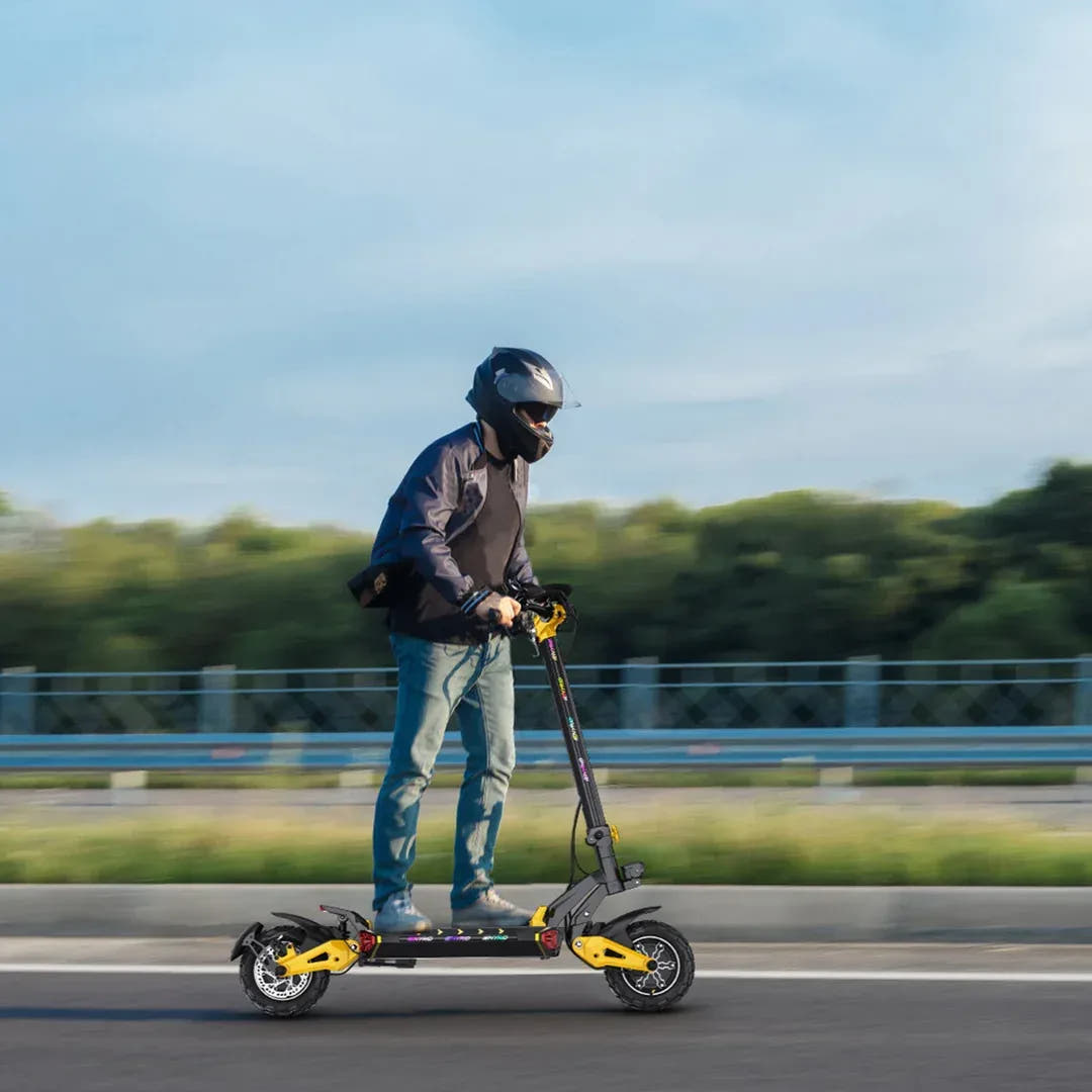 iENYRID ES60 E-Scooter-rider on road
