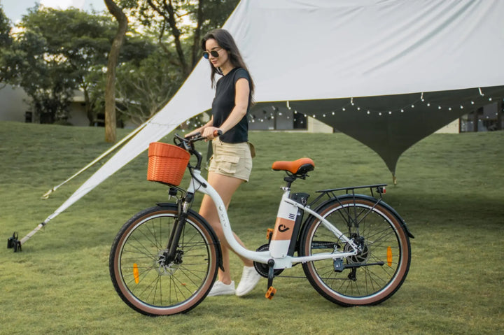 DYU C6 Pro City E-Bike-nature backdrop with rider