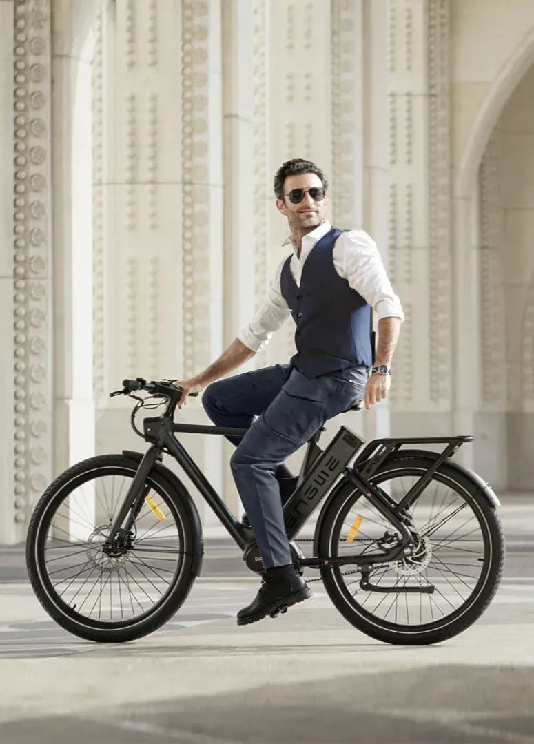 Engwe P275 Pro City E-Bike in Black-rider on bike