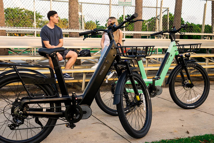Vitilan L5 City E-Bike in Black-rider with bikes in city 