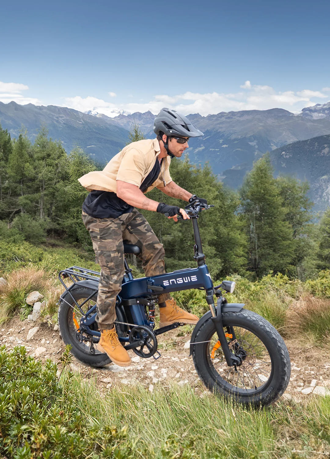 ENGWE Engine Pro 3.0 Boost City E-Bike-rider in mountainous terrain
