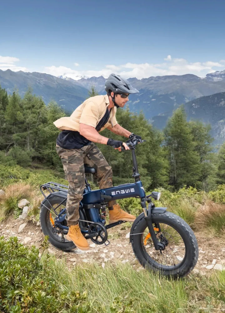 ENGWE Engine Pro 3.0 Boost City E-Bike-rider in mountainous terrain