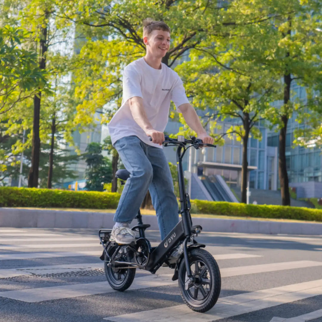 DYU C3 City E-Bike with rider in city