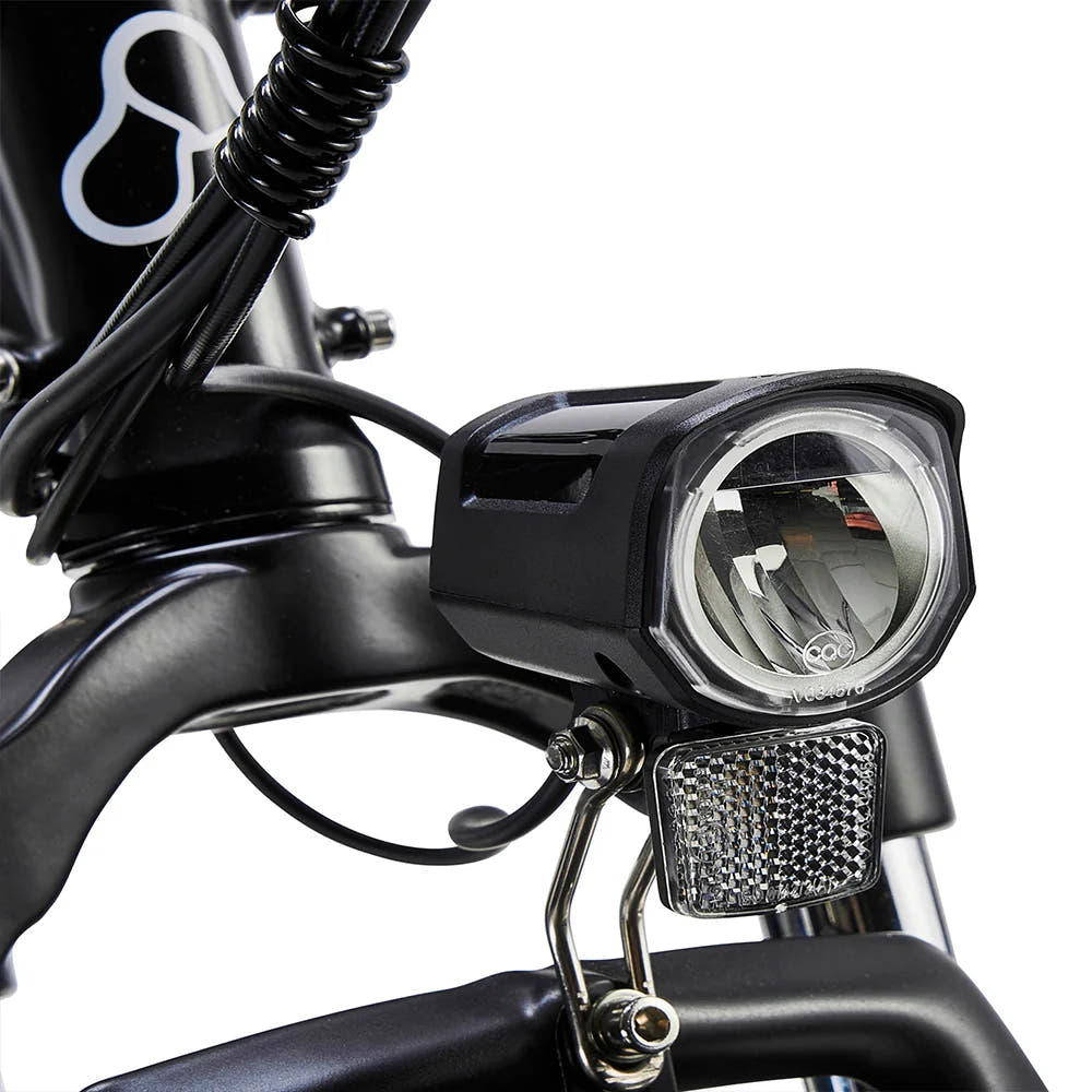 HYGGE VESTER STEP E-Bike in Onyx Black-front light zoom view
