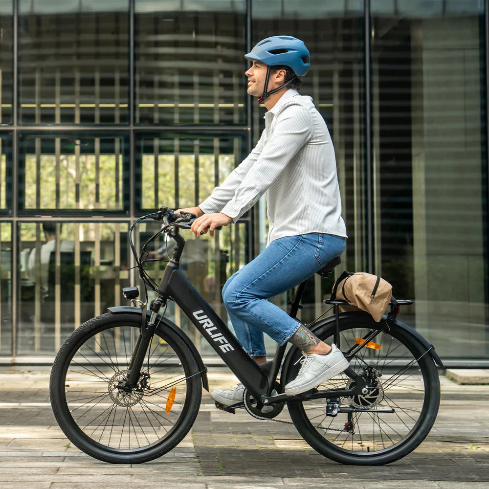 URLIFE E26 City E-Bike in Black-male rider with packet on rear rack